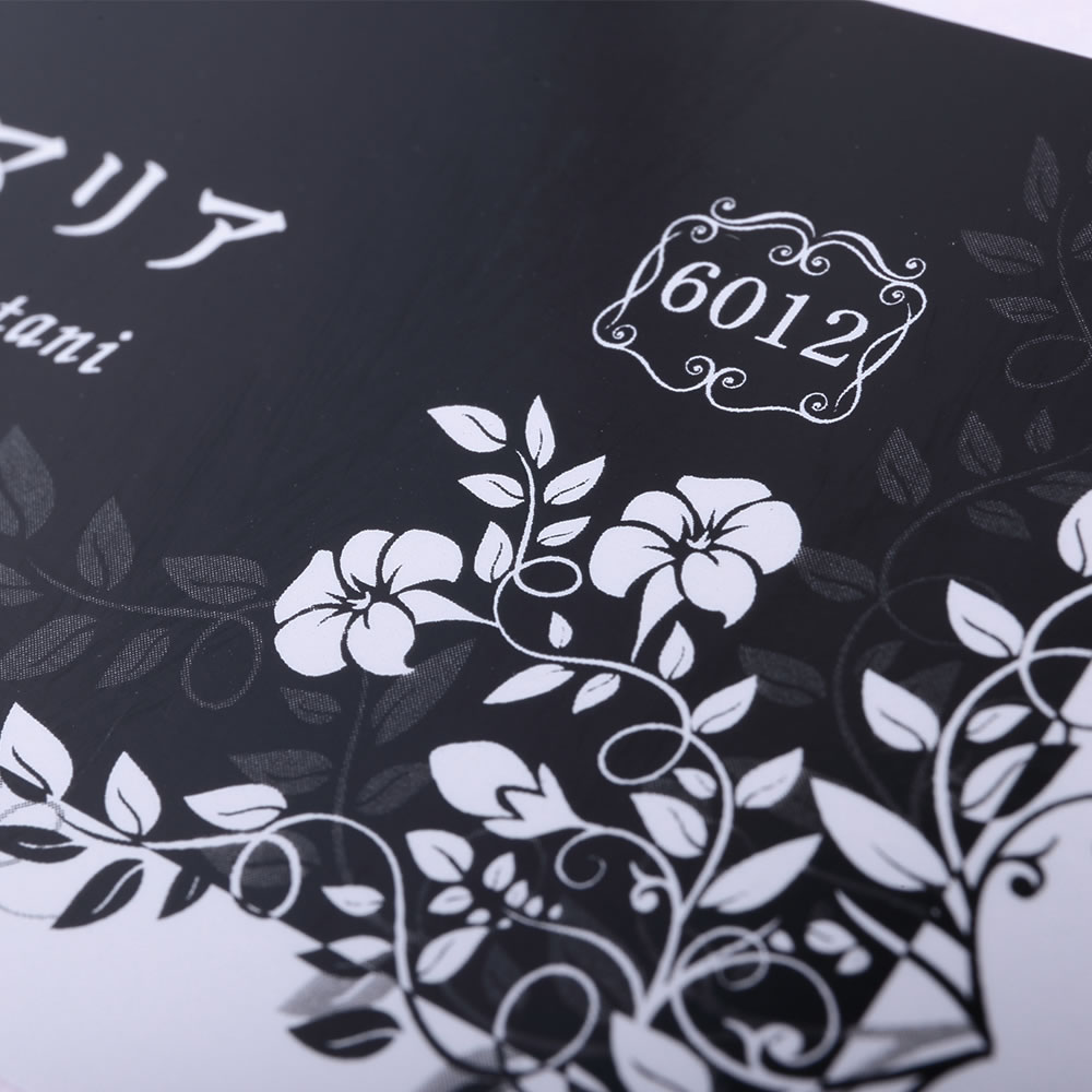 白黒を基調としたデザイン☆シンプルに取り込まれたテキスト☆リーズナブルな価格が魅力のオシャレなデザイン名刺。No.6012 | キャバ名刺
