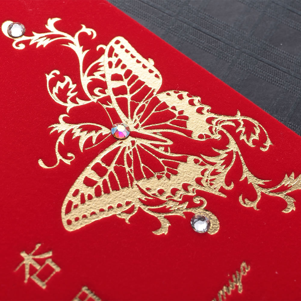 贅の極致、名刺のクオリティはここまで来た!!赤べロアに金箔押しの蝶を装飾したスワロフスキー付名刺。No.2588