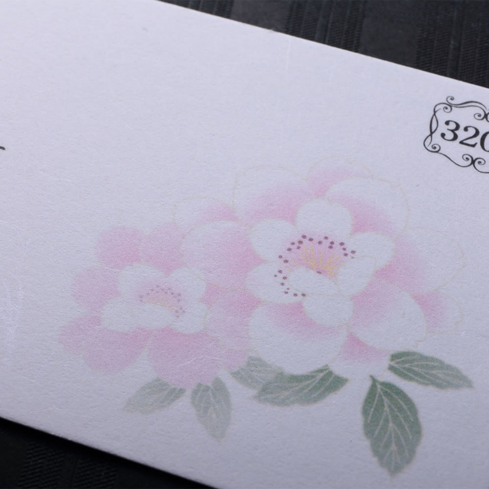 凛とした柔らかな暖かみのある和紙の表面にデザインをあしらった和が持つぬくもりを感じる小型和紙名刺。No.3202