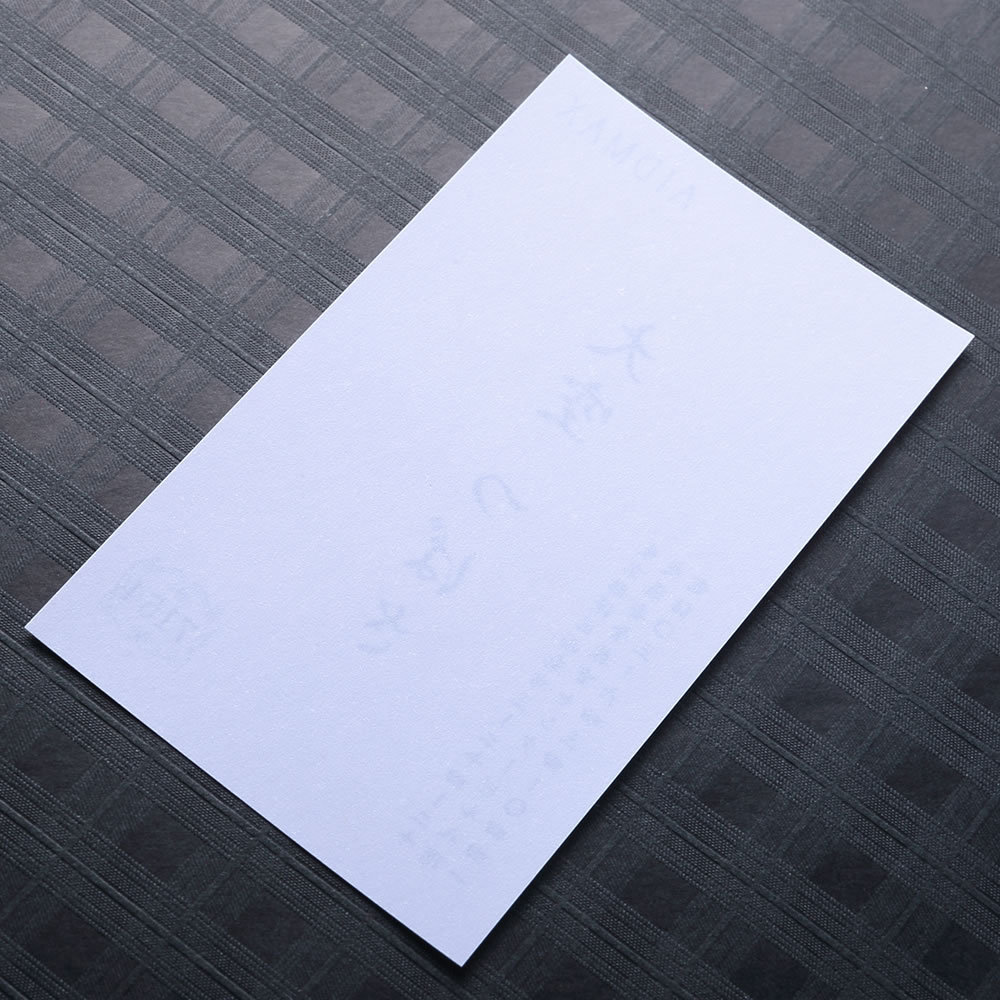 白く薄い半透明な素材の魅力をを活かしたシンプルでオシャレ名刺。No.7154